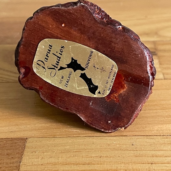 Parua Studios Hand Crafted Kiwi Bird Figurine from New Zealand - Picture 4 of 5